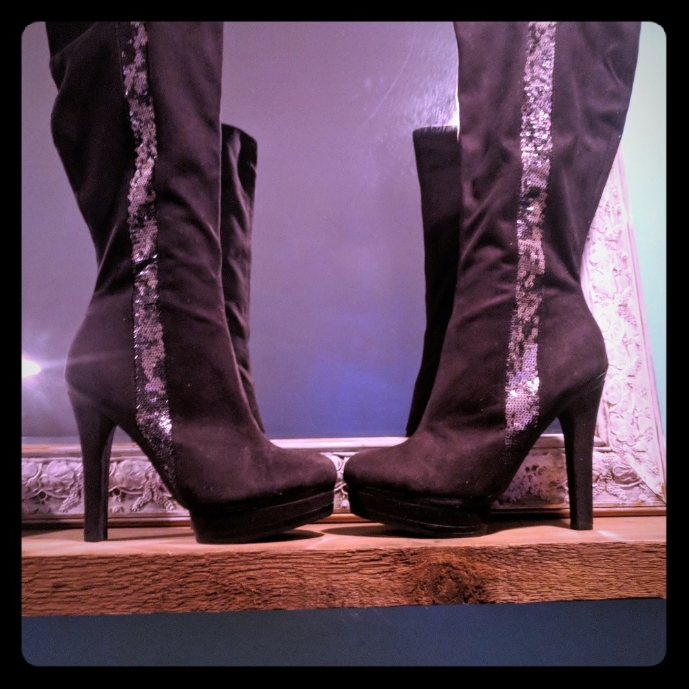 Size 8.5 black boot